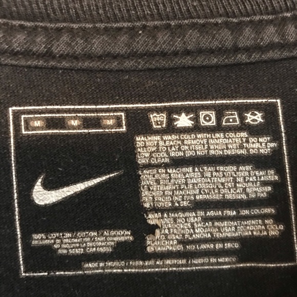 Nike T-Shirt - Picture 2 of 2